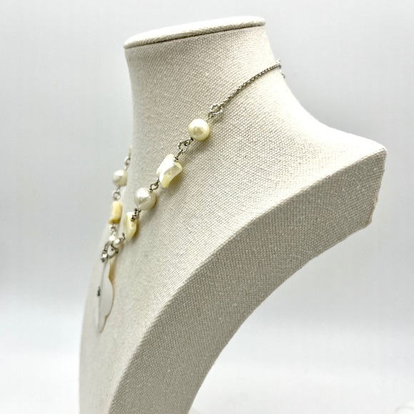 Flower Pendant Necklace‎ Mother of Pearl Style Adjustable Chain Silver Toe - Picture 2 of 6